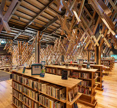 隈 研吾 氏の作品 雲の上の図書館（写真）
